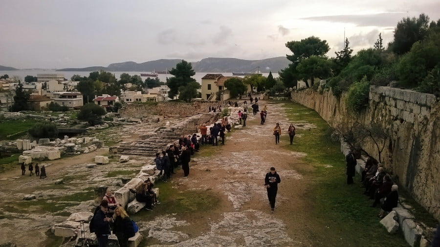 Παραμονή Εισοδίων στην Ελευσίνα: Εκεί που η παγανιστική παράδοση συναντά τη χριστιανική Παραμονή Εισοδίων στην Ελευσίνα: Εκεί που η παγανιστική παράδοση συναντά τη χριστιανική