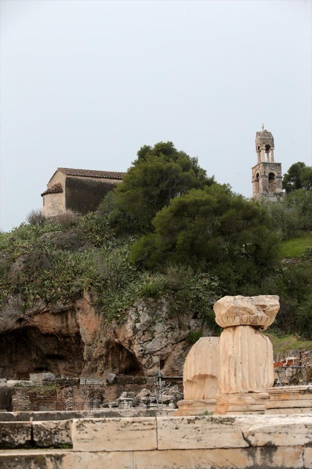 Παραμονή Εισοδίων στην Ελευσίνα: Εκεί που η παγανιστική παράδοση συναντά τη χριστιανική Παραμονή Εισοδίων στην Ελευσίνα: Εκεί που η παγανιστική παράδοση συναντά τη χριστιανική