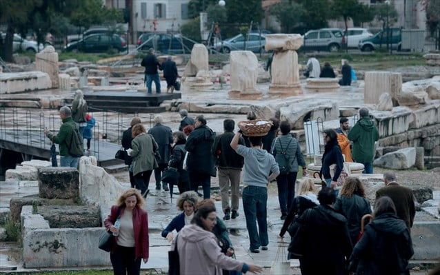 Παραμονή Εισοδίων στην Ελευσίνα: Εκεί που η παγανιστική παράδοση συναντά τη χριστιανική Παραμονή Εισοδίων στην Ελευσίνα: Εκεί που η παγανιστική παράδοση συναντά τη χριστιανική