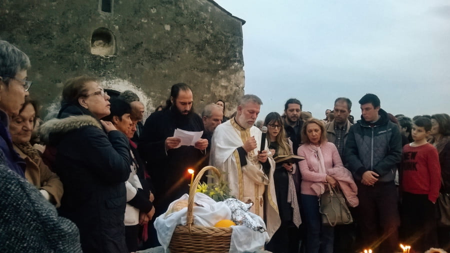 Παραμονή Εισοδίων στην Ελευσίνα: Εκεί που η παγανιστική παράδοση συναντά τη χριστιανική Παραμονή Εισοδίων στην Ελευσίνα: Εκεί που η παγανιστική παράδοση συναντά τη χριστιανική
