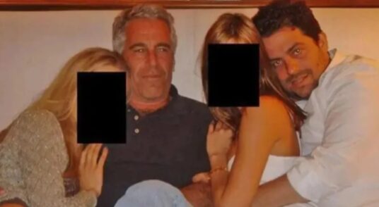 Υπόθεση Επστάιν: Φωτογραφίες του Μπρετ Ράτνερ και της Μελάνια Τραμπ στα αρχεία
